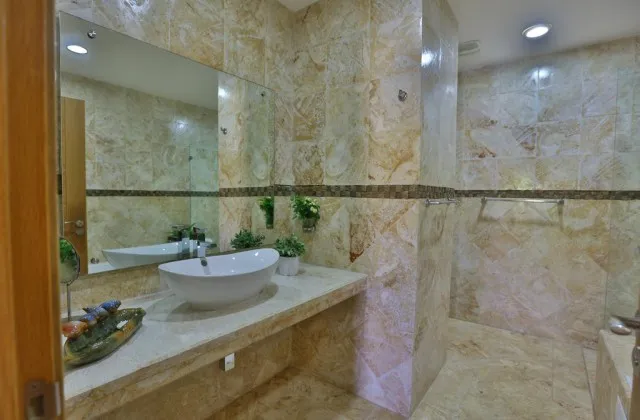 Sybaris Suites Residence Juan Dolio apartment bathroom